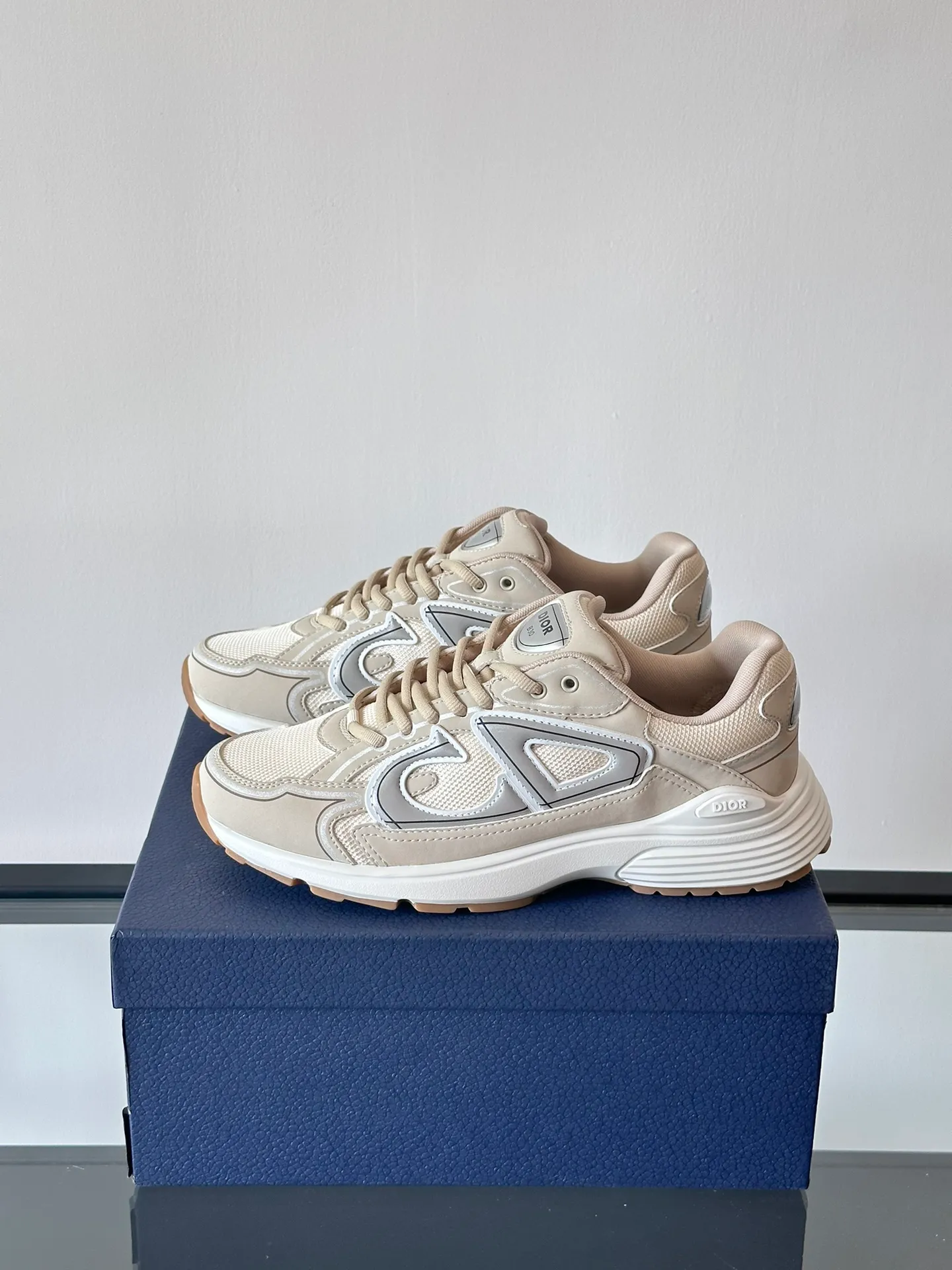 Men's Men's Shoes 💰p440 "Dio*" Dior B30 series sports shoes, multi-color mesh fabric and multi-color technical fabrics, this season's new B30 low-top sports shoes are one of the flagship styles of the series. Crafted from multicolor mesh and technical fabrics, it's finished with a reflective "CD30" graphic and silver-toned "DIOR B30" and "CD30" logos on the heel and tongue. An extra-light, sculpted rubber sole with signature accents adds style, while internal stretch details create ideal comfort. It can be matched with various casual styles to show a fashionable and modern sports style. Size: 38-44 (45-46 customized)